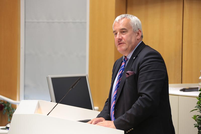 Dr. Ludwig Spaenle, Bayerischer Staatsminister für Bildung und Kultus, Wissenschaft und Kunst, stellte die Bedeutung des UKR für die Region als Krankenhaus der Maximalversorgung heraus.