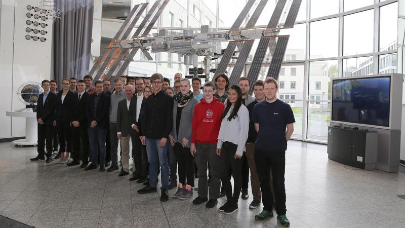 Während eines zweitätigen Auswahlworkshops in Bonn hatten die Studierenden Gelegenheit, ihre Experimentvorschläge vor einer Fachjury zu präsentieren und sich den Fragen der Experten zu stellen. 