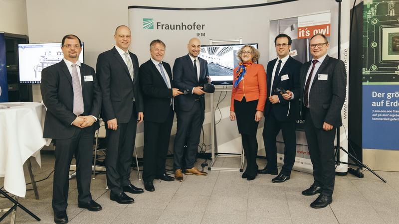 Die Beteiligten: D. Marchand (Dassault Systèmes), T. Böck (CLAAS), G. Kraft (Dassault Systèmes), Prof. R. Dumitrescu (it's OWL/Fraunhofer IEM), Prof. J. Ovtcharova (KIT), Dr. C. Tschirner (IEM)