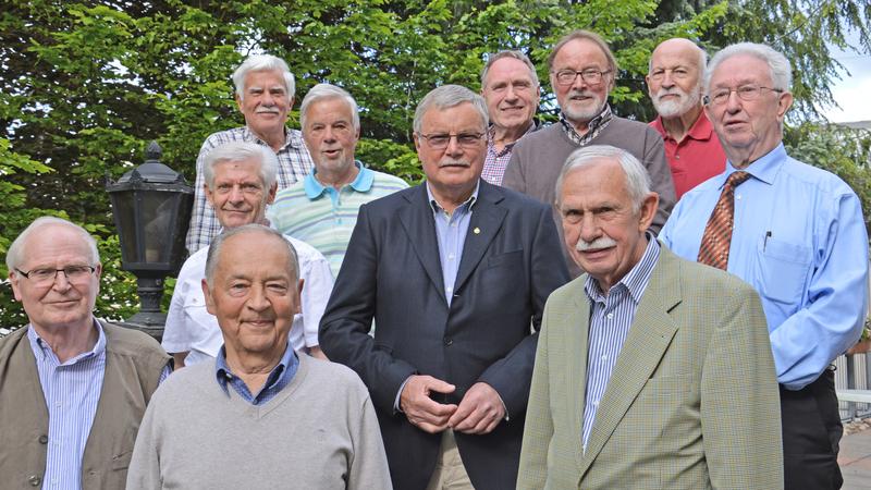 Die Kommilitonen des Maschinenbau-Erstsemesters zu Beginn des Studiums im Oktober 1964.