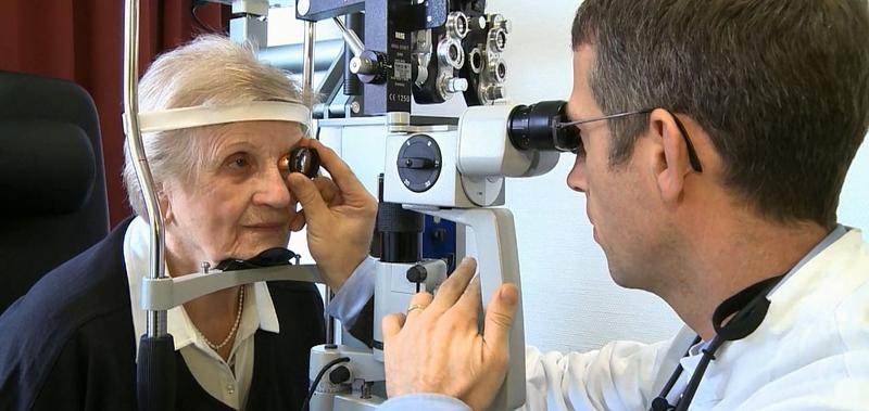 Foto: Netzhautuntersuchung bei AMD