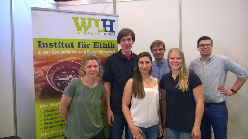 Das Team der Wilhelm Löhe Hochschule auf dem Kirchentag, v.l. Katrin Macco, Philipp Gugler-Schneider, Awesta Starck, Elmar Nass, Roberta Schlüter, Micha Feuchtmann