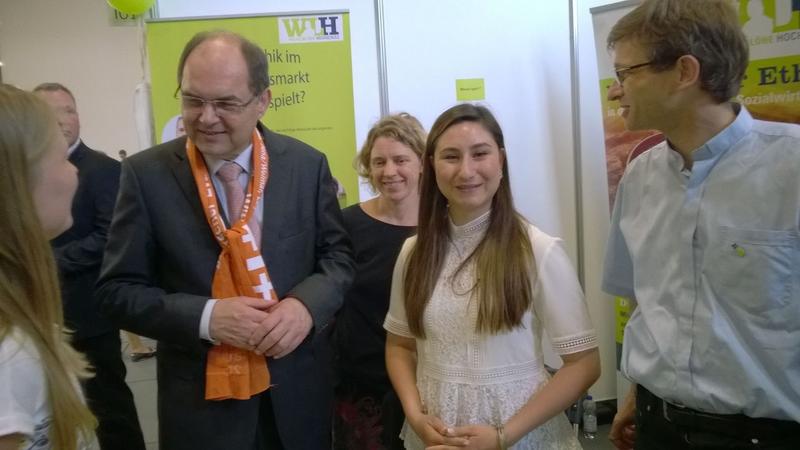Der Bundeslandwirtschaftsminister Christian Schmidt zu Gast am Stand der WLH