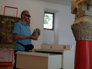 Karl Kohlhaas mit Trierer Marktkruez