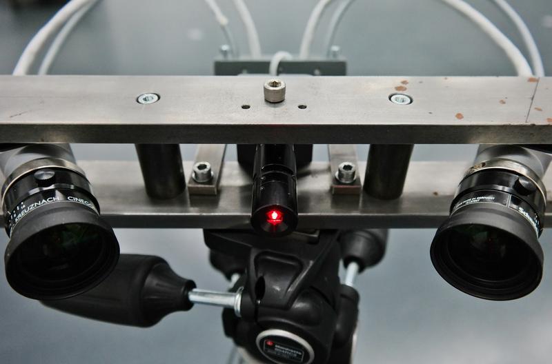 Das Messsystem besteht aus zwei Kameras und einer in der Mitte angeordneten Laserlinie.