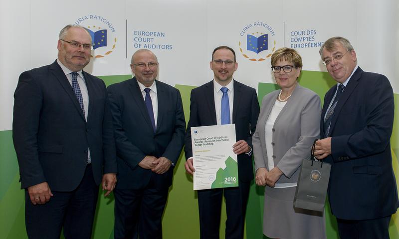 Von links : A. Karis (estländischer Rechnungshof), J. Bonnici (Alt-Gouverneur der Zentralbank Maltas), A. Glöckner,  B. Jakobsen (EuRH), K.-H. Lehne (Präsident des EuRH)