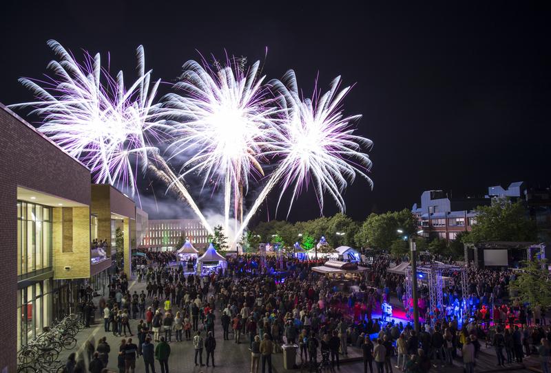 Zum krönenden Abschluss der 1. Osnabrücker Campus Nacht gab es eine Wissenschaftsshow mit großem Feuerwerk.