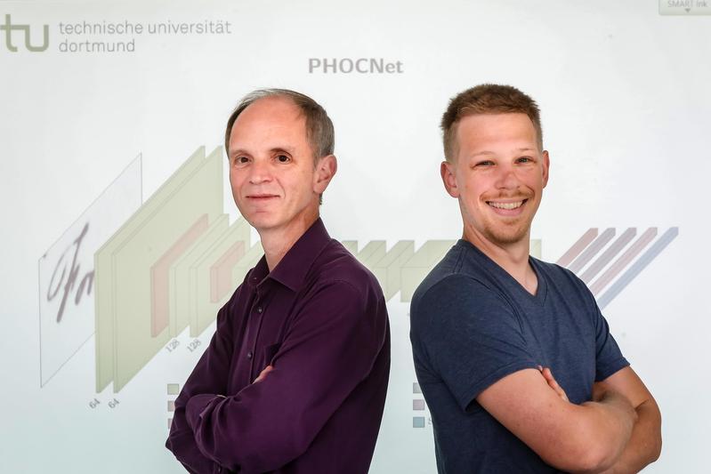 Prof. Gernot Fink (l.) und Sebastian Sudholt haben das Projekt „Tiefes Lernen“ maßgeblich vorangetrieben.