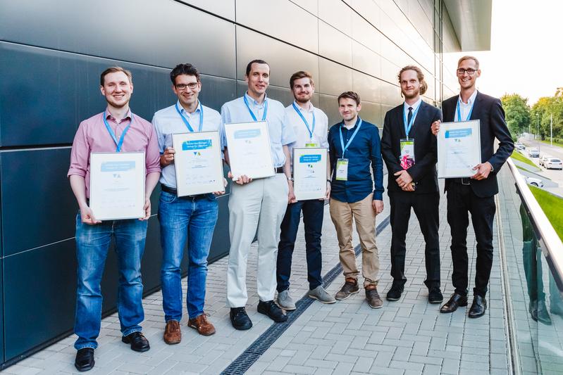Alle Preisträger (vlnr): Matthias Düngen, Florian Helbig, Dr. Holger Wondraczek, Robert Hellmundt, Alexander Döpel, Steven Qual, Felix Wiegand 