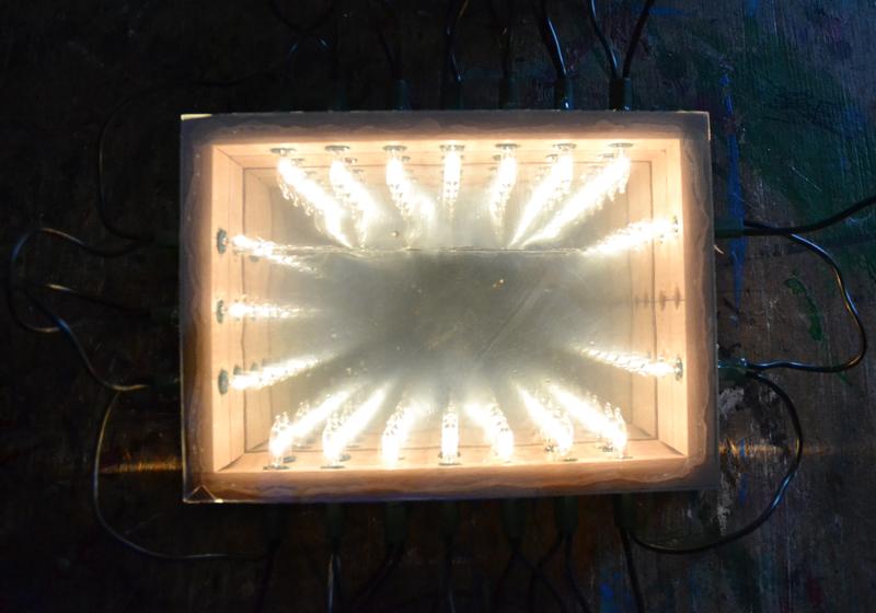 Leuchtender Unendlichkeitsspiegel.