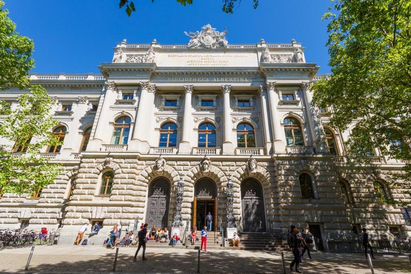 Weithin sichtbar: Die Bibliotheca Albertina in der Leipziger Beethovenstraße.