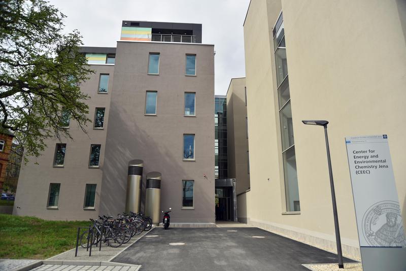 Neben dem „Zentrum für Energie und Umweltchemie“ (CEEC Jena I) der Uni Jena wird ein weiterer Forschungsneubau, das CEEC Jena II, errichtet.