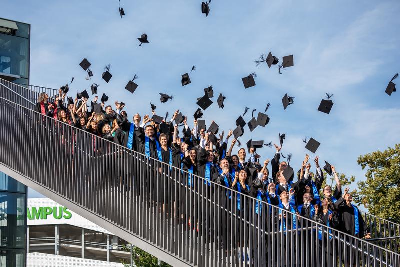 Traditioneller Hütewurf bei der GGS-Graduierungsfeier 2017