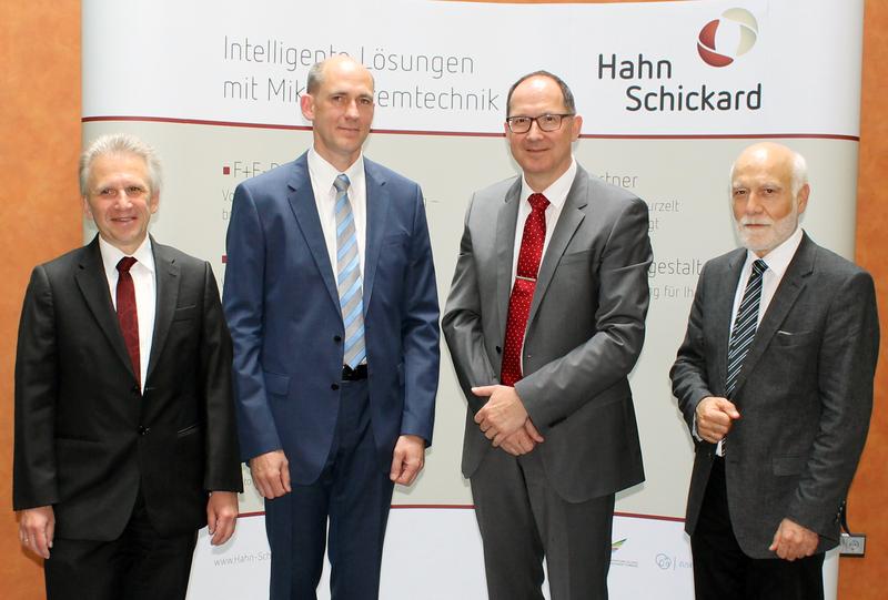 v.r.n.l.: Hahn-Schickard-Geschäftsführer Clemens Pecha mit den Hahn-Schickard-Institutsleitern Prof. Alfons Dehé, Prof. Roland Zengerle und Prof. Yiannos Manoli