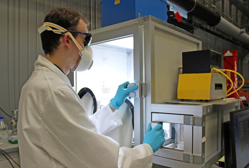 Am Soiling-Teststand des Fraunhofer CSP lässt sich simulieren, wie Solarmodule in der Wüste verschmutzen.