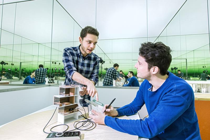 Engagiert und praxisnah: so erleben Studierende ihr Studium an der Hochschule Augsburg.