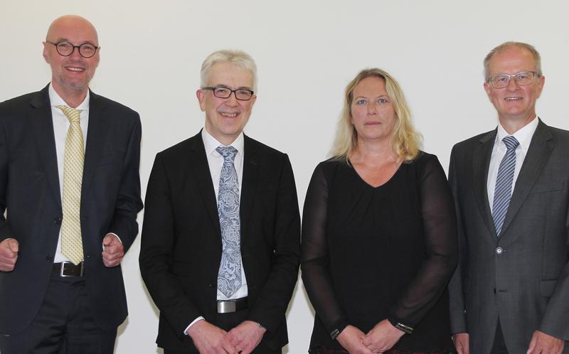 Marburg: Prof. Dr. Harald Renz, Prof. Dr. Helmut Schäfer, Carmen Schade-Brittinger, Hans-Walter Fritsch (v.l.) 