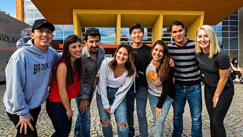 Chemnitz University ranks nationwide among the top group of universities of technology according to the profile data report of the HRK and the DAAD.
