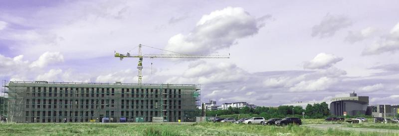 In nur zehn Monaten nach der Grundsteinlegung zur Richtfestreife gediehen: der MRM-Rohbau am Südrand des Augsburger Universitätscampus.