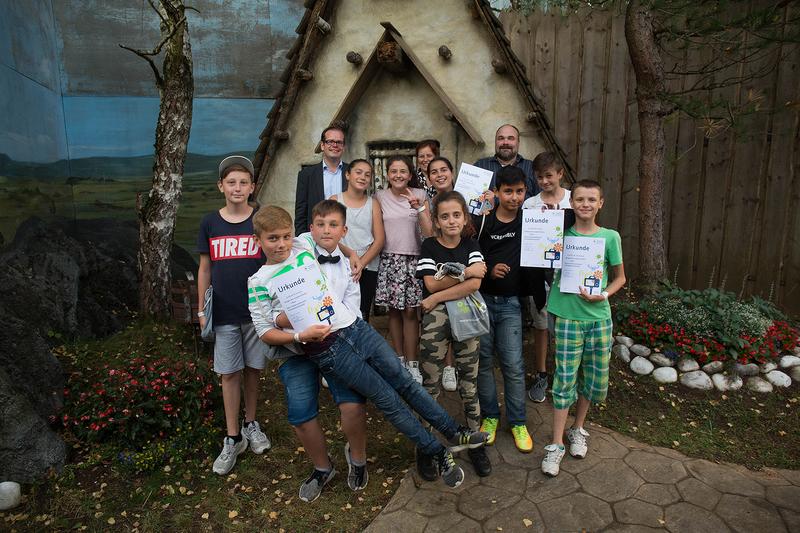 Die Sieger beim Schülerwettbewerb TECHNIKENTDECKER: Schülerinnen und Schüler der Regensburger Clermont-Ferrand-Mittelschule