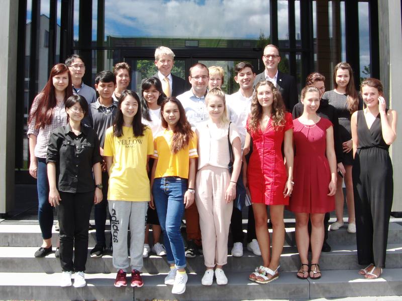 Teilnehmer und Professoren der Bavarian Summer School: The Future of Health Care