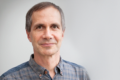 Wolfgang Fritzsche erhält außerplanmäßige Professur an der Friedrich-Schiller-Universität Jena.