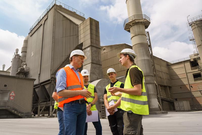 Granit, Kalkstein, Basalt, Ton, Sand oder Kies: Die Betriebe der Steine und Erden-Industrie nehmen einen wichtigen Platz in der Grundstoffversorgung Deutschlands ein.