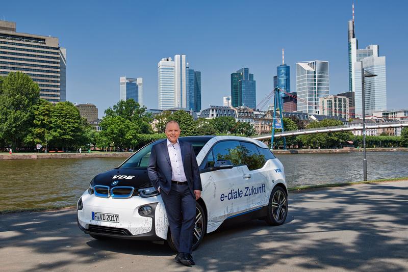 Setzt sich für Elektromobilität, erneuerbare Energien und den Geldbeutel der Verbraucher ein: Ansgar Hinz, CEO des VDE.