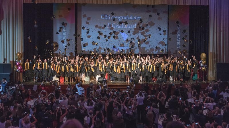 Bei der Bachelor-Graduation im Maritim Hotel Köln feierten die Absolventen der Cologne Business School (CBS) ihren erfolgreichen Studienabschluss.