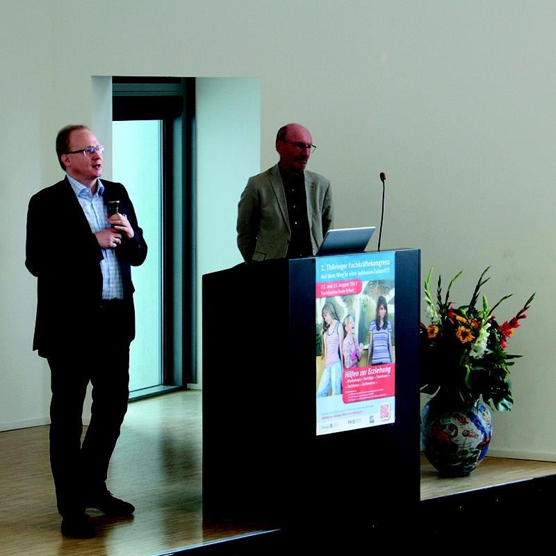 Professoren Dr. Friso Ross und Dr. Reinhard Wiesner bei der Begrüßung der Teilnehmerinnen und Teilnehmer.