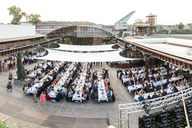 In der Halle Tor 2 feierten die Master- und MBA-Absolventen der Cologne Business School (CBS) ihren erfolgreichen Studienabschluss.