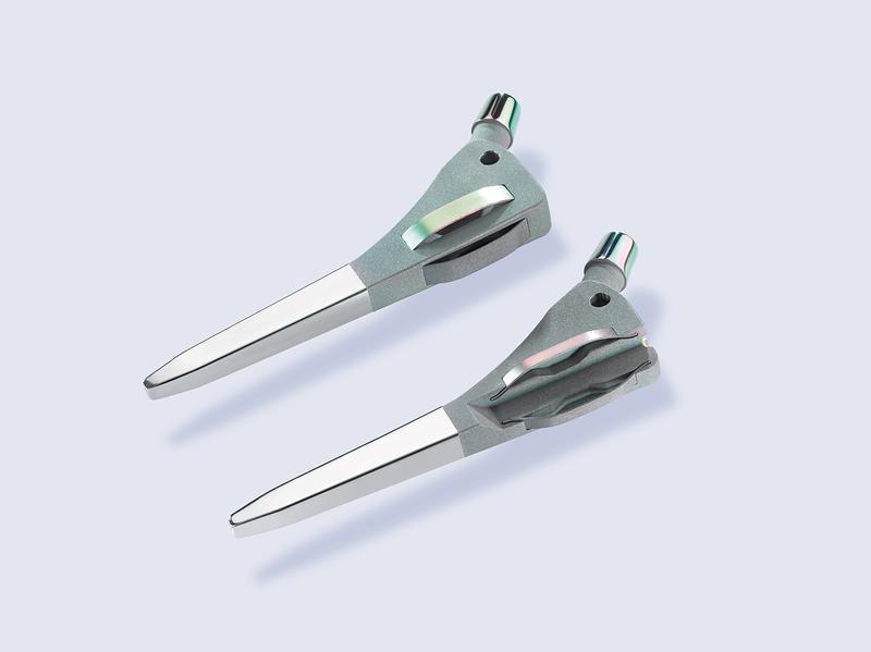 Hip stem with integrated memory-retaining components from Fraunhofer IWU and barrier coating as well as surface modification by Fraunhofer FEP. 