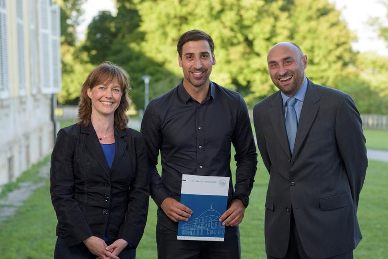 Denny Khedira mit den Betreuern seiner Master-Arbeit, Prof. Dr. Katja Schimmelpfeng und Prof. Dr. Herbert Meyr