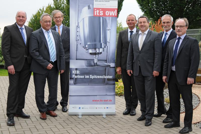 V.l.: Thomas Brinkmann, Wolfgang Wiele (beide KEB), Ernst-Michael Hasse (IHK), Jürgen Krahl (Hochschule OWL), Axel Lehmann (Stiftung Standortsicherung), Uwe Meier, Thomas Schulte (beide Hochschule)