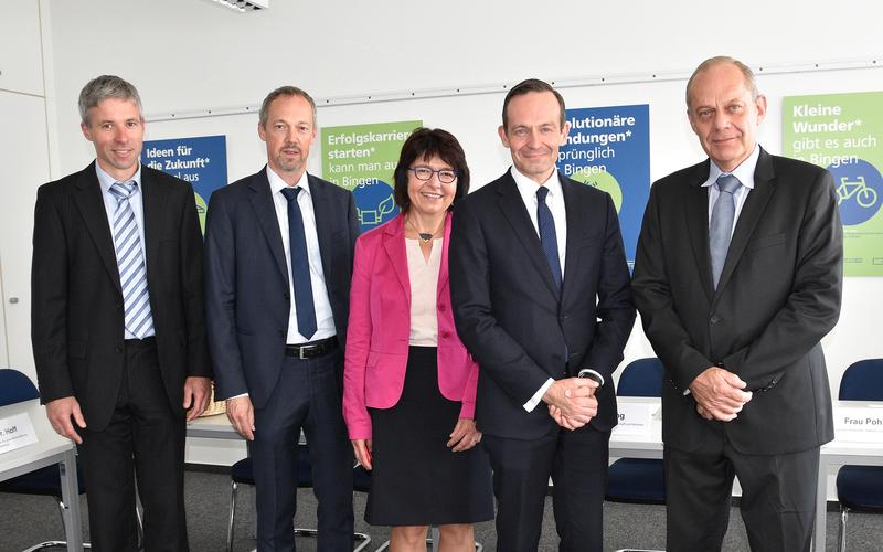 Minister Wissing besucht die TH Bingen. V.l.n.r: Prof. Dr. Thore Toews, Prof. Dr. Oliver Türk, Agnes Pohlmann (MWVLW), Minister Dr. Volker Wissing, Prof. Dr. Clemens Wollny.