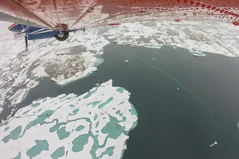 Flight campaign 2016: ice thickness measurement (Arctic Ocean)