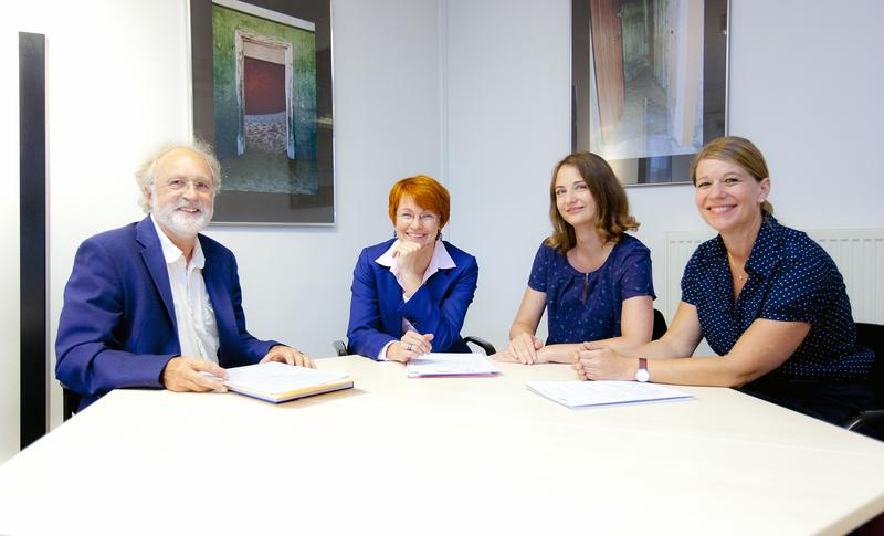 Das Forschungsteam mit Professor Dr. Siegfried Geyer, Jelena Epping, Juliane Tetzlaff und Dr. Stefanie Sperlich (von links).