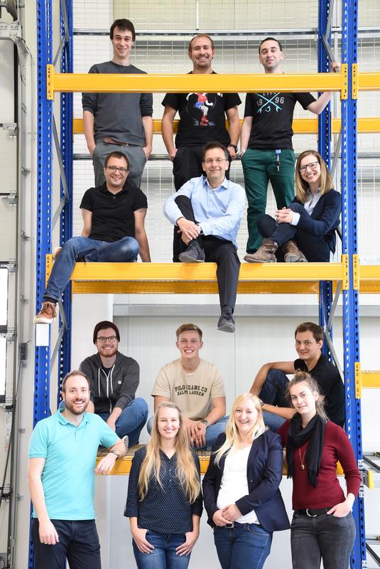 ITL-Leiter Professor Jochen Kreutzfeldt (2. Reihe von oben, Mitte) und sein Team