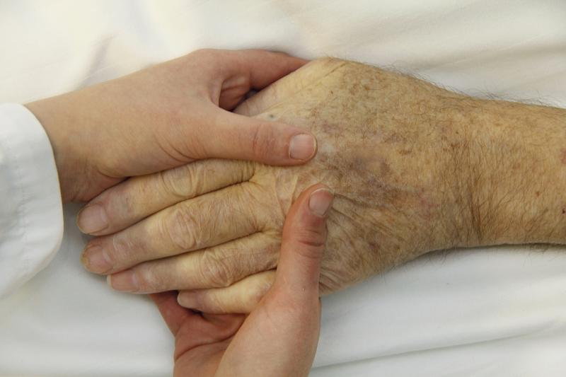 Für die palliative Versorgung bei Patienten mit Demenzerkrankungen gibt es in Deutschland bisher keine fundierten Erkenntnisse
