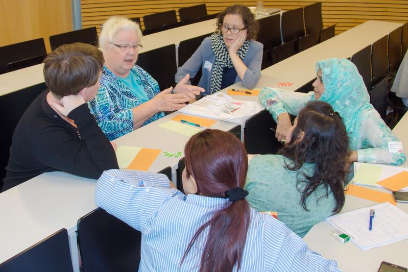 Dr. Ruth Zemke, emeritierte Professorin der University of Southern California, zählt zu den Gründerinnen der Occupational Science in den USA – im Gespräch mit Tagungsteilnehmer/inne/n