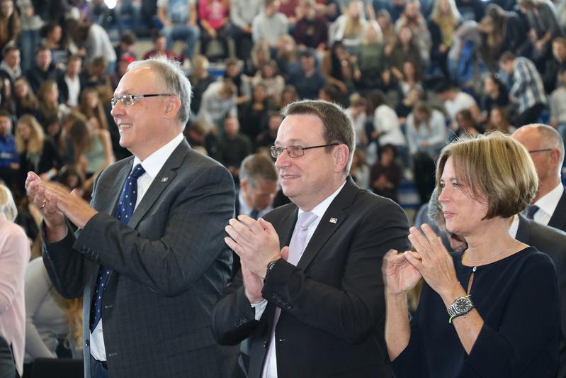 Das HSHL-Präsidium (v.l.n.r.): Kanzler Karl-Heinz Sandknop, Präsident Prof. Dr. Klaus Zeppenfeld und Vizepräsidentin für Studium und Lehre Prof. Susanne Lengyel.