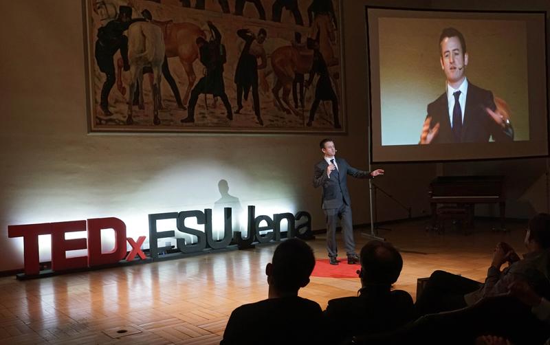 Rechtswissenschaftler Prof. Dr. Ciarán Burke wirkte schon an der ersten TEDxFSU-Konferenz im Jahr 2015 mit – damals noch in der Aula der Uni Jena.