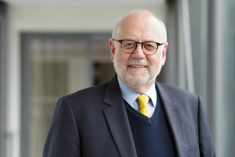 Dank des Baumeisters und Managers Prof. Peter Joehnk entstanden viele neue Gebäude mit modernster Infrastruktur am HZDR. 