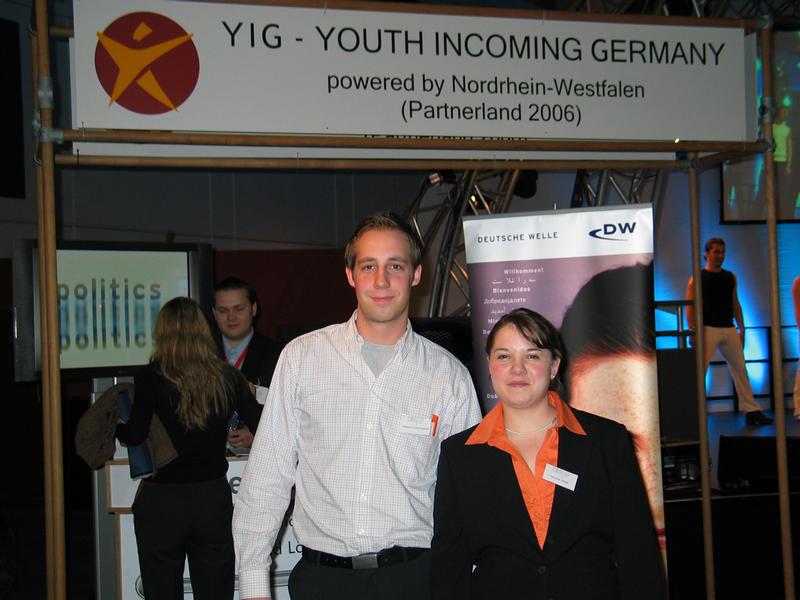 Die CBS Studenten Henriette Stieger und Christoph Schulze Dieckhoff moderierten die YIG-Preisverleihung.