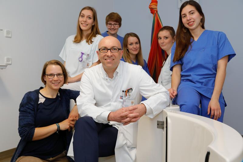 Studiengangsleiter Prof. Dr. Achim Rody und sein Team für die Hebammenwissenschaft