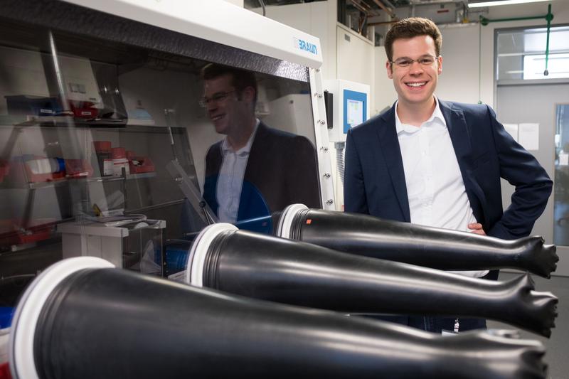 Dr. Wolfgang Zeier im Labor im neuen Chemie-Gebäude 