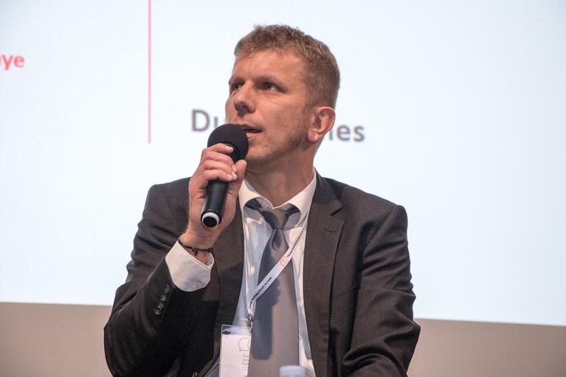 Professor Dr.-Ing. Roland Larek, Leiter des dualen Studiengangs Maschinenbau an der Hochschule Wismar, während seines Vortrags auf dem Forum „Hochschulen-Wirtschaft“ der Europäischen Kommission.