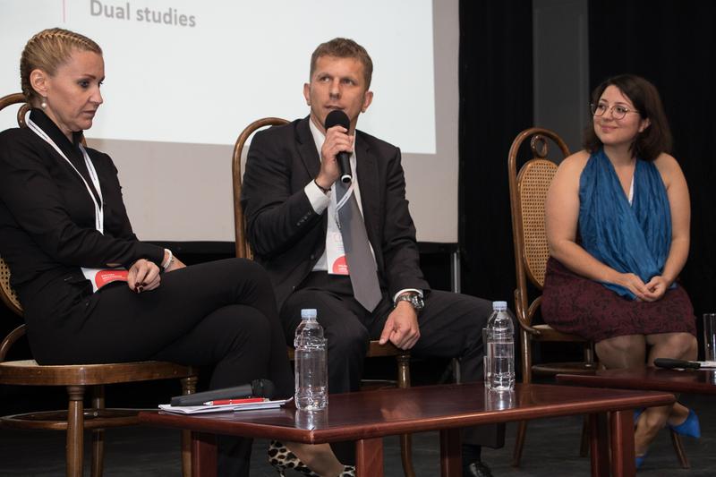 Im Podium des Forums „Hochschulen-Wirtschaft“ der Europäischen Kommission im kroatischen Vis stellten sie sich den zahlreichen Fragen der Teilnehmer: (v. l. n. r.) Nataša Novaković, Kroatien