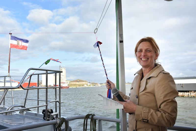 Wissenschaftsministerin Karin Prien ist die Taufpatin der "Egidora". 