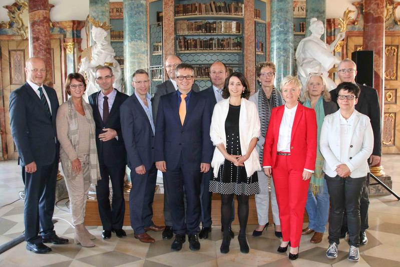 Freude über den Start des neuen Hebammen-Studiengangs bei den Kooperationspartnern und weiteren Festgästen